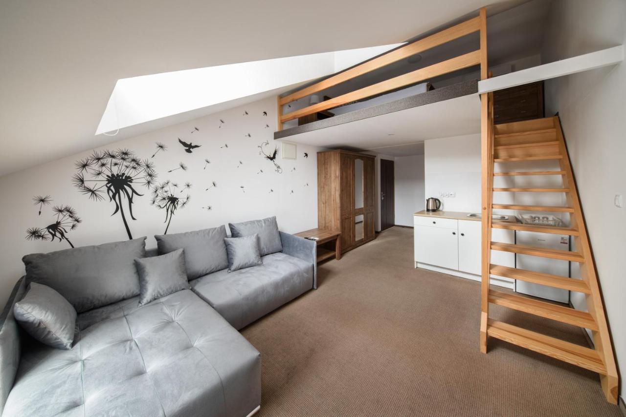 クラクフApartament Jastrzebie Gniazdoアパートメント エクステリア 写真