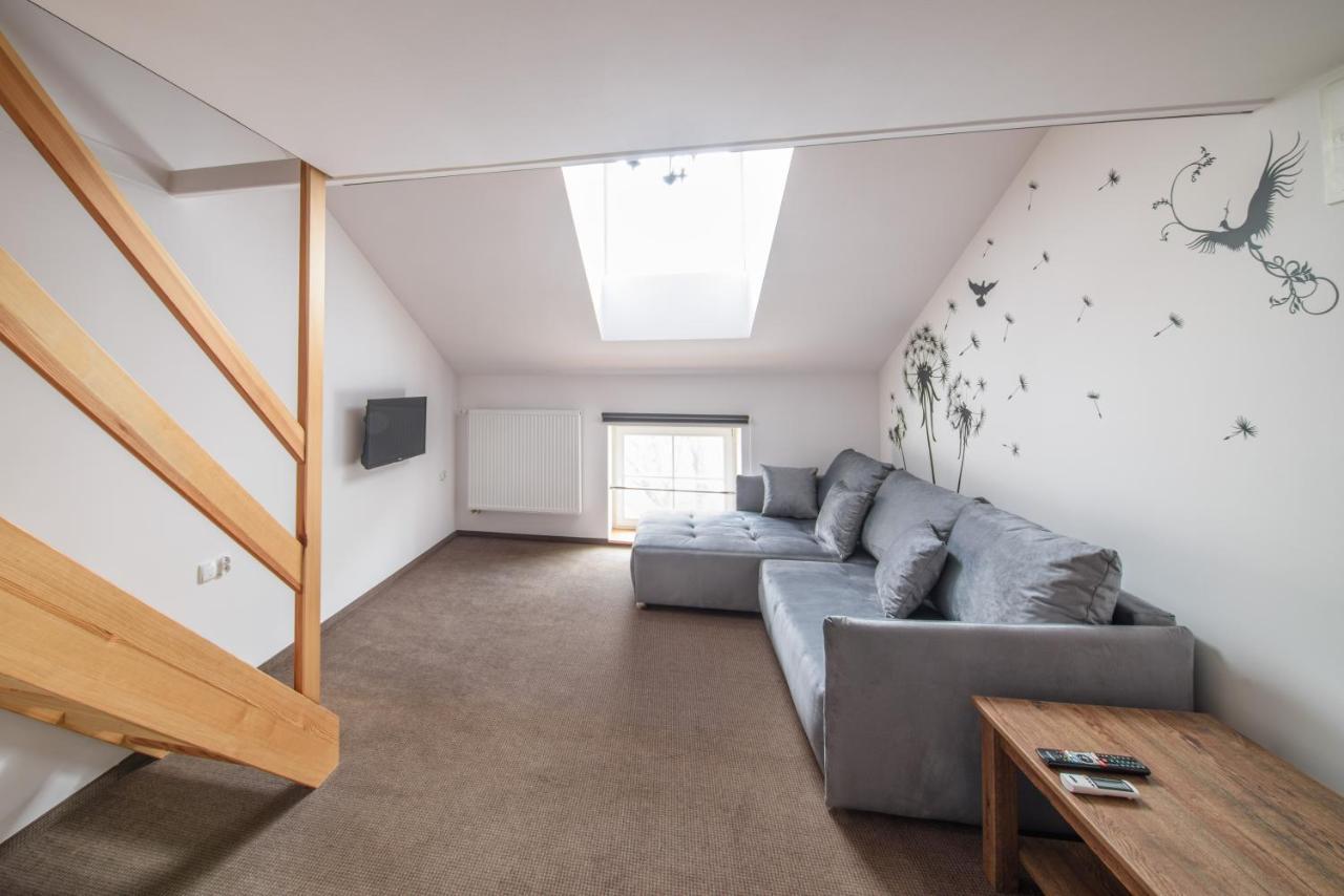クラクフApartament Jastrzebie Gniazdoアパートメント エクステリア 写真